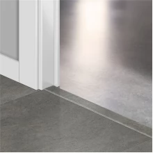 ПВХ профиль-порог для пола и лестниц Quick-Step Incizo 5 in 1 в цвет винилового покрытия Бетон темно-серый (Dark gray concrete) QSVINCP40051 (AMCL40051-AMGP40051-AMСP40051)