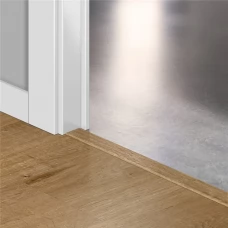 ПВХ профиль-порог для пола и лестниц Quick-Step Incizo 5 in 1 в цвет винилового покрытия Дуб хлопковый натуральный (Cotton oak natural) QSVINCP40104 (AVMP40104)