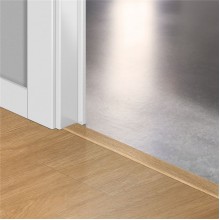 ПВХ профиль-порог для пола и лестниц Quick-Step Incizo 5 in 1 в цвет винилового покрытия Дуб шелковый теплый натуральный (Silk oak warm natural) QSVINCP40130 (BACL40130-BAGP40130)
