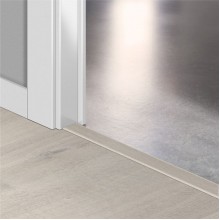 ПВХ профиль-порог для пола и лестниц Quick-Step Incizo 5 in 1 в цвет винилового покрытия Дуб хлопковый белый (Cotton Oak White Blush) QSVINCP40200 (AVMP40200-PUCL40200-PUGP40200)