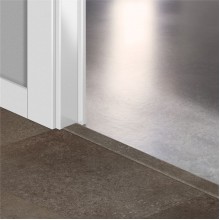 ПВХ профиль-порог для пола и лестниц Quick-Step Incizo 5 in 1 в цвет винилового покрытия Окисленный камень (Oxidized rock) QSVINCP40235 (AVST40235)