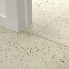 ПВХ профиль-порог для пола и лестниц Quick-Step Incizo 5 in 1 QSVINCP40276 в цвет декора пола Бетон галечный (Pebble concrete) AVMTU40276