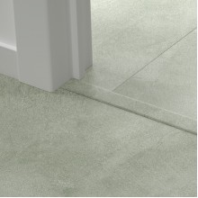 ПВХ профиль-порог для пола и лестниц Quick-Step Incizo 5 in 1 QSVINCP40334 в цвет декора пола Мягкий шалфей (Soft sage) AVMTU40334